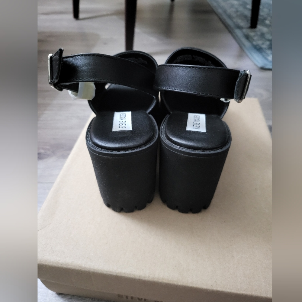 New Steve Madden Sunnyside Black Sandals - size 7